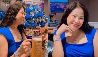 Diệp Lâm Anh tổ chức sinh nhật tuổi 52 cho mẹ ruột, nhan sắc 'cực đỉnh' sánh bước cùng con gái như 2 chị em 