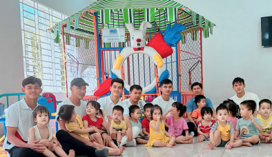 Tiền đạo Tiến Linh có hành động đầy ý nghĩa với các trẻ em mồ côi