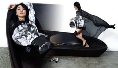 Châu Tấn khoe chân thon và nụ cười lan tỏa, nhan sắc U50 được fan khen nức nở