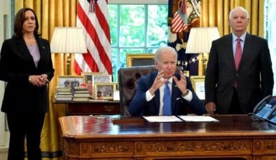 Đúng Ngày Chiến thắng, Biden ký đạo luật 'trao gươm báu' cho Ukraine