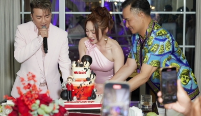 Đàm Vĩnh Hưng hát live cực sung trong tiệc VIP của vợ diễn viên Chi Bảo