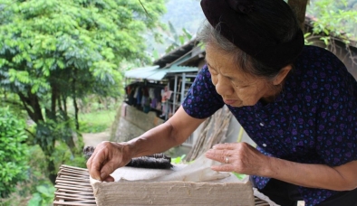 Xuân về trên thớ giấy bản vùng cao