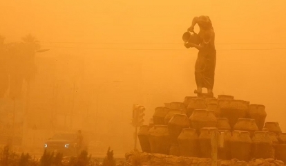 Bầu trời Iraq chuyển màu cam, ít nhất 4.000 người nhập viện vì 'sự cuồng nộ của thiên nhiên'
