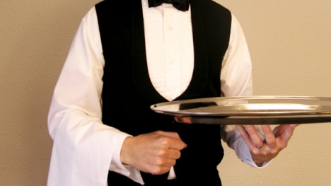 Đi ăn hàng ở Hà Nội: Bức xúc vì 'góp ý cũng bị xịt lốp xe'