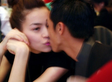 Clip ảnh 'thân mật' của Hà Hồ và Cường Đô la