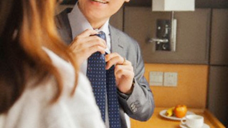 'Anh hứa vào khách sạn chỉ ôm em ngủ thôi!'