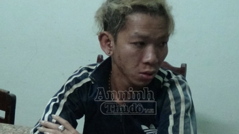 Rượu say, 3 'Chí Phèo' nằm lăn giữa đường, chặn ô tô 'bắt vạ'