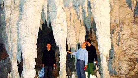 Thực hư tin đồn động không đáy chứa vàng ở Hà Giang