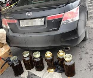 Xế hộp chở hàng cấm hộ 'ông anh' bị 141 bắt giữ