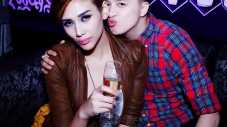 Vắng người tình tin đồn, Cao Thái Sơn 'đắm đuối' bên siêu mẫu Hoàng Yến