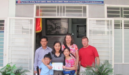 Từ Mỹ, bé 11 tuổi về Việt Nam tìm mẹ ruột