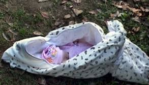 Phát hiện bé gái sơ sinh bị bỏ rơi ngoài đường