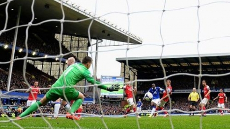 Everton 3-0 Arsenal: Pháo thủ lao dốc