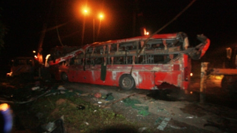 Lật xe giường nằm, 13 người bị thương