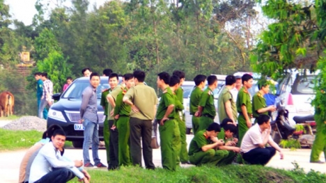 Chủ tịch xã 'cướp' điện thoại của phóng viên