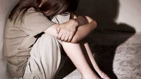 Nam sinh ép bạn gái làm 'chuyện ấy' và quay video