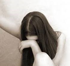 Kéo bé gái vào rẫy cà phê khống chế rồi cưỡng hiếp