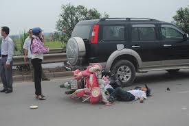 Tai nạn giao thông nghiêm trọng, xương sọ văng ra ngoài