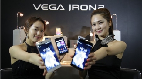 Vega Iron 2, 'quái vật' của Pantech chính thức trình làng