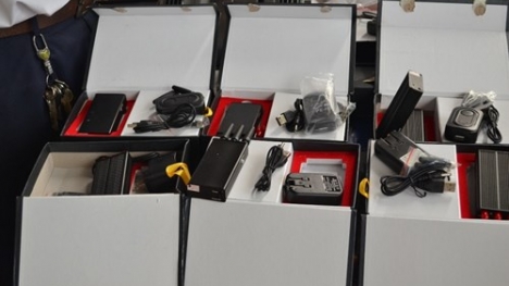 Phát hiện kiếm, thiết bị phá sóng nhập lậu từ Trung Quốc