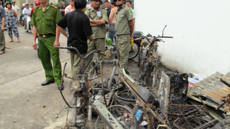 Ôm can xăng phóng hỏa, cố sát cả nhà người yêu