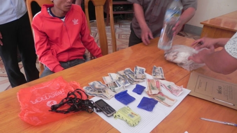 Bắt đối tượng vận chuyển 596 viên ma túy tổng hợp