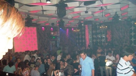 Bản tin 113 – chiều 5/6: Nữ tiếp viên thiếu vải, múa cột “chiêu đãi” khách tại quán bar…