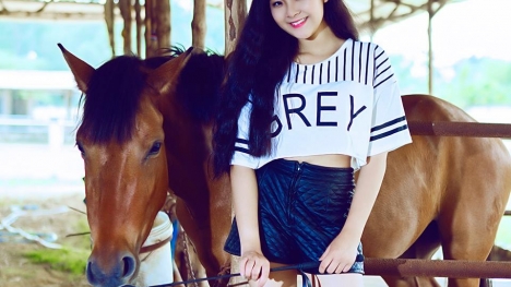 Ngất ngây ngắm 'bạn gái tin đồn' Hoài Lâm khoe eo thon dáng đẹp