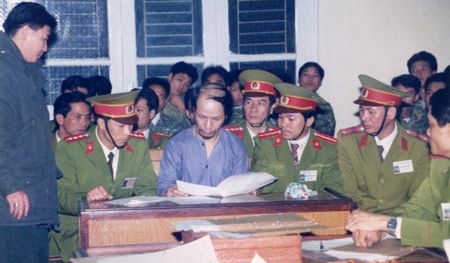 Tử tù cười khẩy trước khi chết: 'Xuống đấy đủ mâm 7 người...'