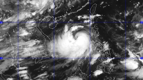 Bão Thần Sấm giật cấp 17 áp sát Hoàng Sa, biển động dữ dội