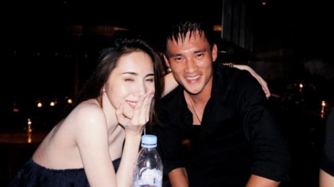 Công Vinh tình tứ bên Thủy Tiên đi ăn tối