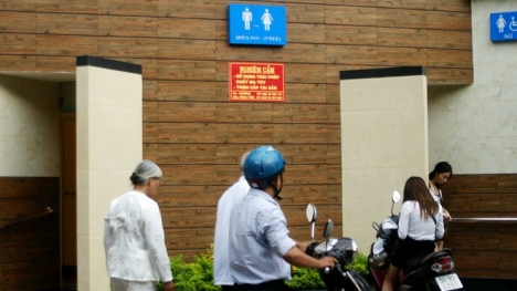 Chuyện dở khóc dở cười tại nhà vệ sinh tiền tỷ ở Sài Gòn