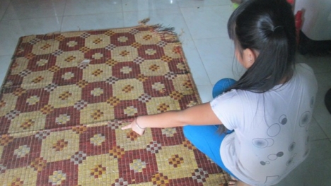 2 em nhỏ dùng chổi đánh 'yêu râu xanh' 71 tuổi giải cứu chị