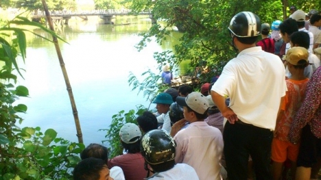 Trai làng đâm chém nhau kiểu xã hội đen, 1 người mất tích