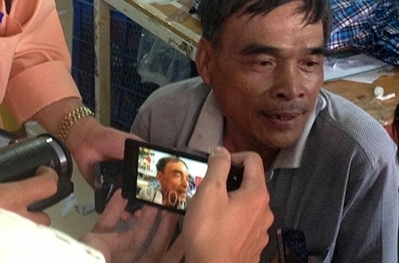 'Lòng tốt' của người chồng dâng cả vợ và tiền cho tình địch