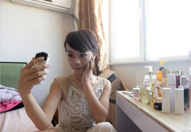 Phẫu thuật chuyển giới thành nữ sau khi bị đàn ông lạm dụng tình dục