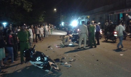 Tai nạn liên hoàn giữa 5 xe máy, cô dâu chú rể trọng thương