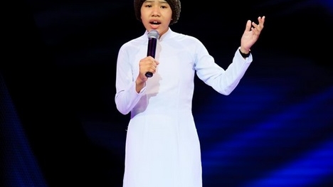 Huyền Trân The voice kid nhận học bổng làm bạn cùng trường Phương Mỹ Chi