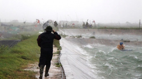 Bão số 4: Gió mạnh cấp 6-7, sóng biển cao 2-4m ở Quảng Ngãi - Khánh Hòa