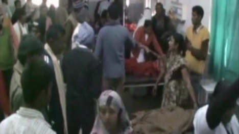 Ấn Độ: Tàu hỏa đâm xe bus chở học sinh, 5 em thiệt mạng