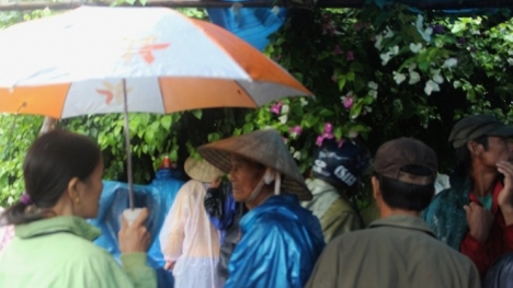 Tình tiết lạ quanh vụ một phụ nữ tử vong trong tư thế quỳ