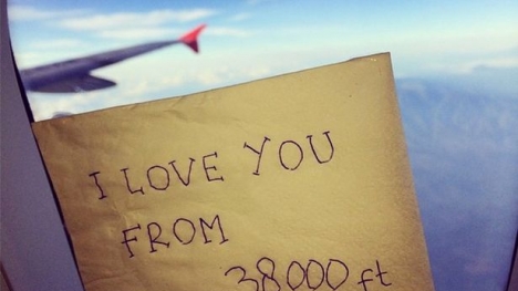 Thông điệp cuối cùng của tiếp viên chuyến bay QZ8501: “Em yêu anh từ 11.582 mét”