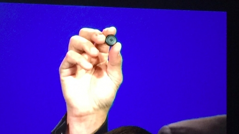 Máy tính nhỏ như nút áo của Intel có mặt tại CES 2015