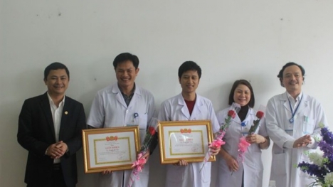 Bác sỹ, y sỹ hiến máu hiếm giúp sản phụ thoát ải 'tử thần'