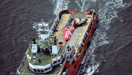 Cơ trưởng QZ8501 rời ghế thực hiện 'thao tác bất thường' trước tai nạn