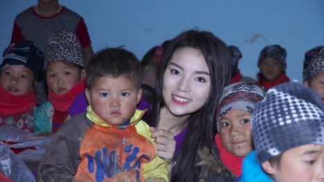 Hoa hậu Nguyễn Cao Kỳ Duyên tham dự chương trình thiện nguyện Xuân Ấm Biên Cương
