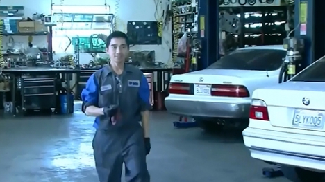 Thợ sửa xe gốc Việt làm mất tấm vé số trúng 1 triệu USD