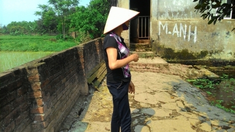 Trưởng thôn bị tố 'sàm sỡ' vợ hàng xóm: 'Tôi mới bắt được hai lần'