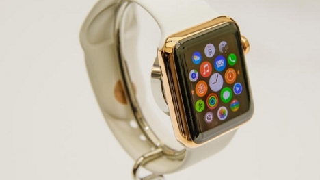 Soi quy trình tạo vàng siêu bền của Apple Watch