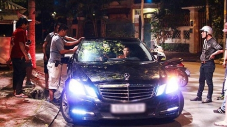 Trang Nhung bất ngờ vì chồng đập hỏng xế sang 2 tỷ